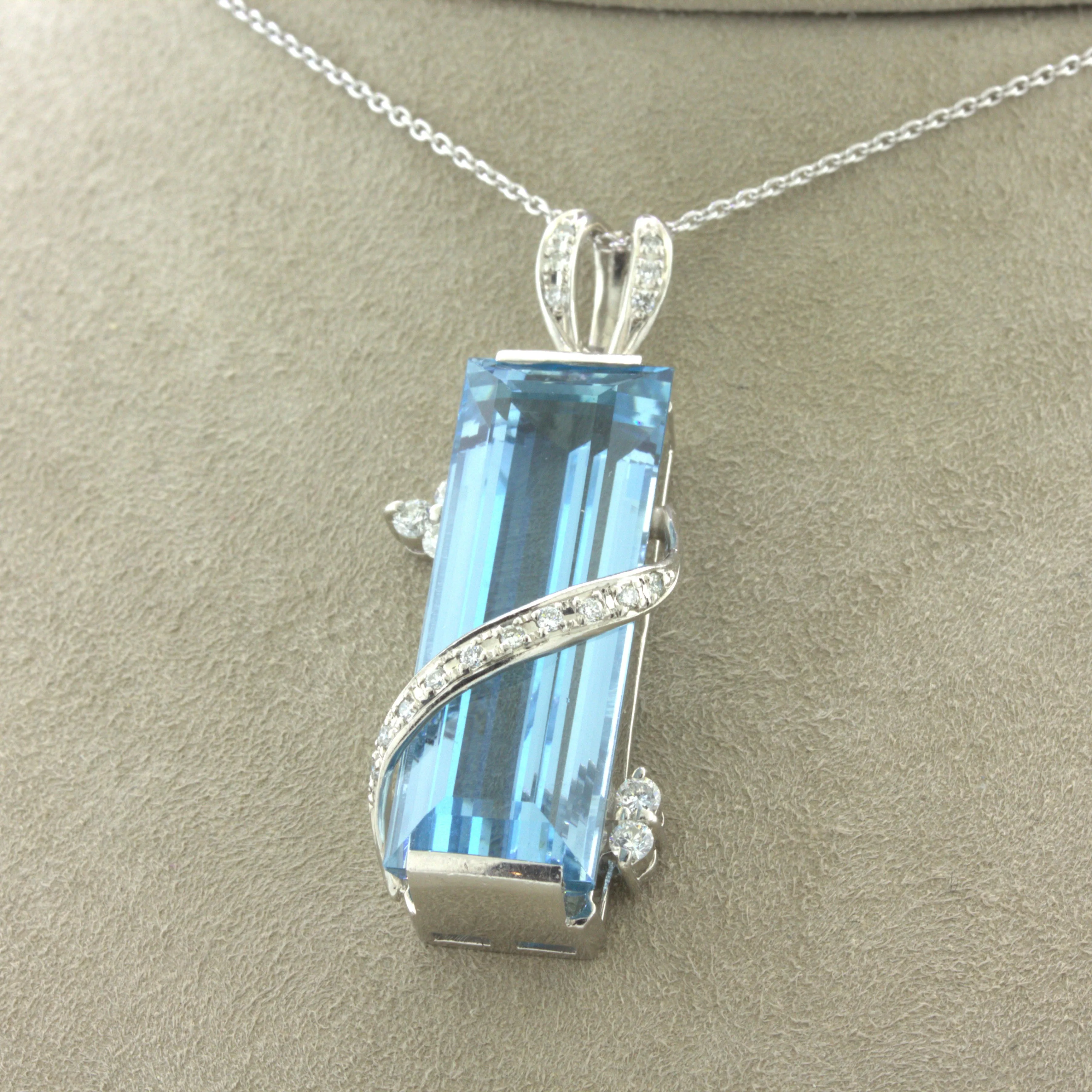 25.10 Carat Aquamarine Diamond Platinum Pendant