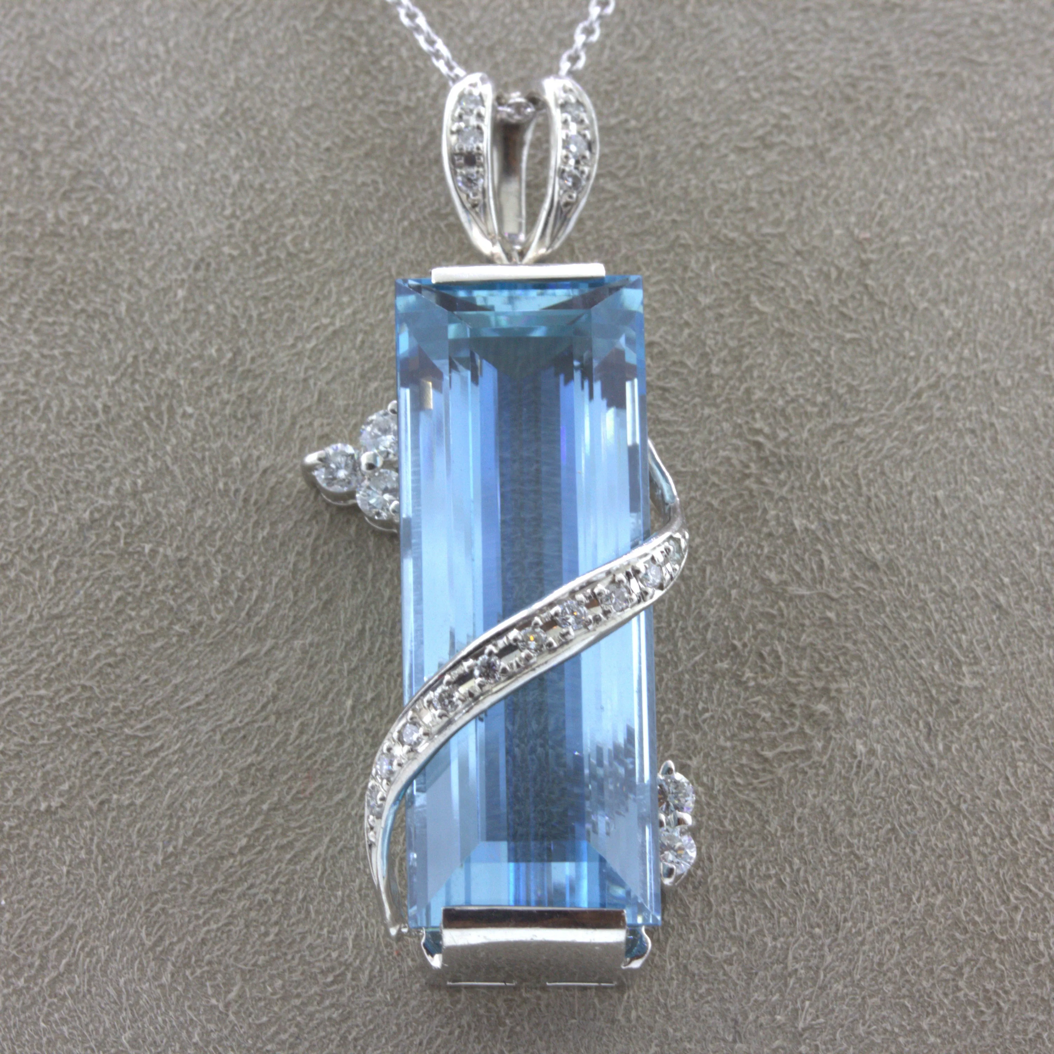 25.10 Carat Aquamarine Diamond Platinum Pendant